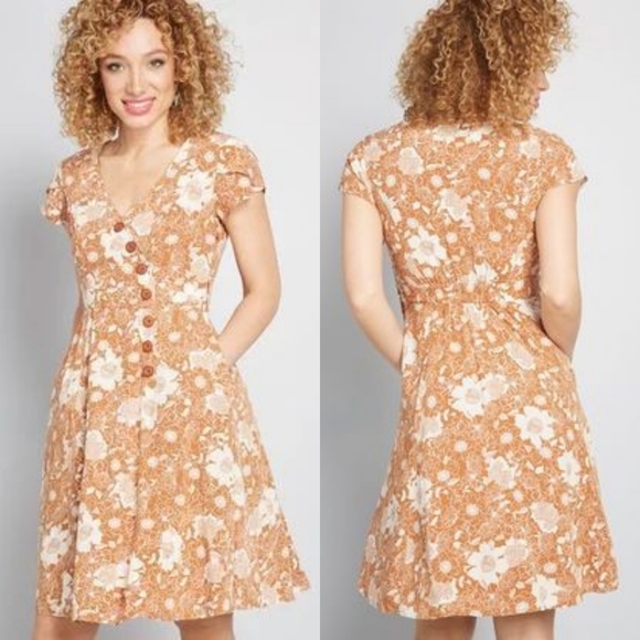 Modcloth Dresses & Skirts - Modcloth Sentimental Special Terracotta Floral Button Front Dress